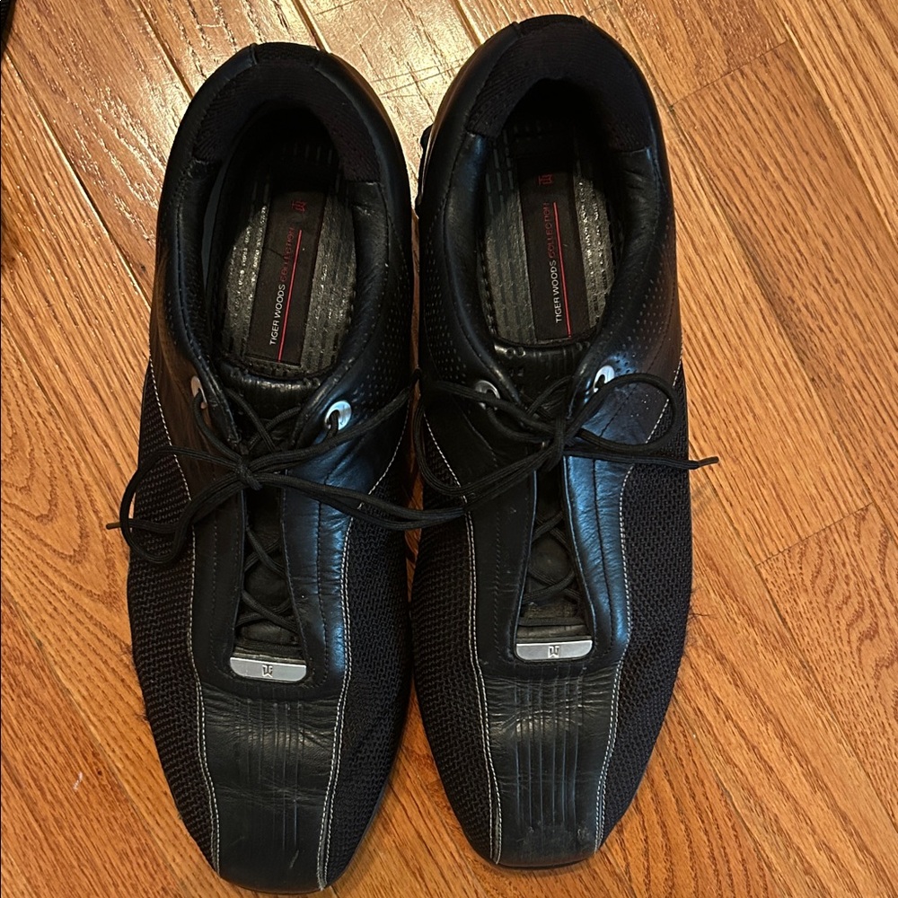 Stylish Black Athletic Shoes for Men